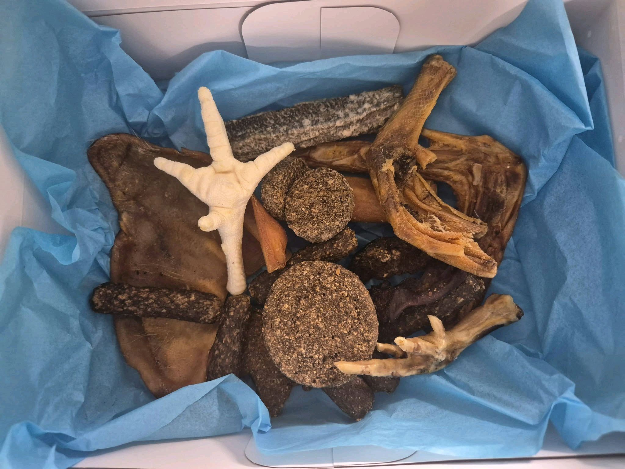 Mixed bundle of all natural dog treats. Gluten free, long lasting and daily chews